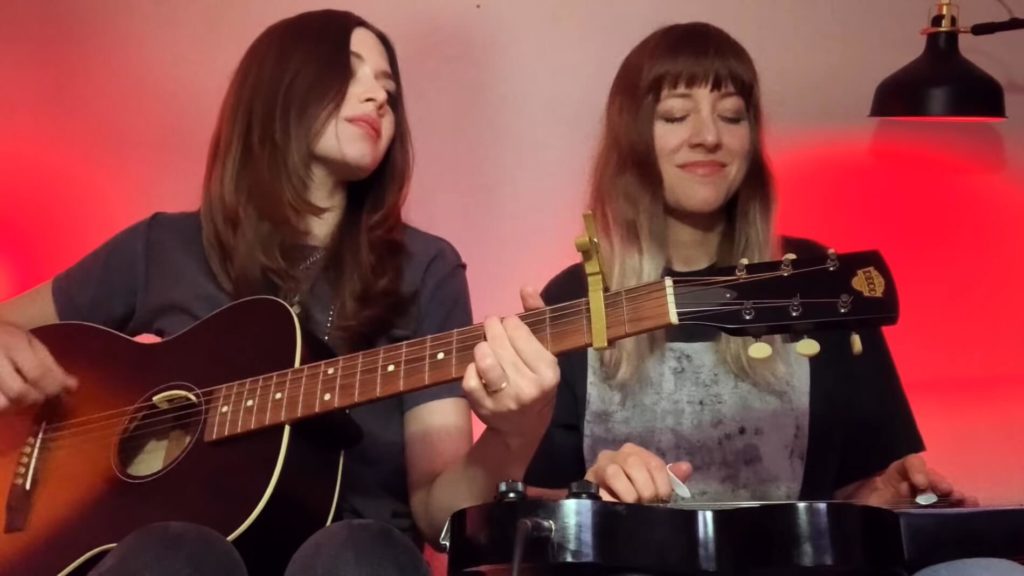 Larkin Poe – Beard Guitars