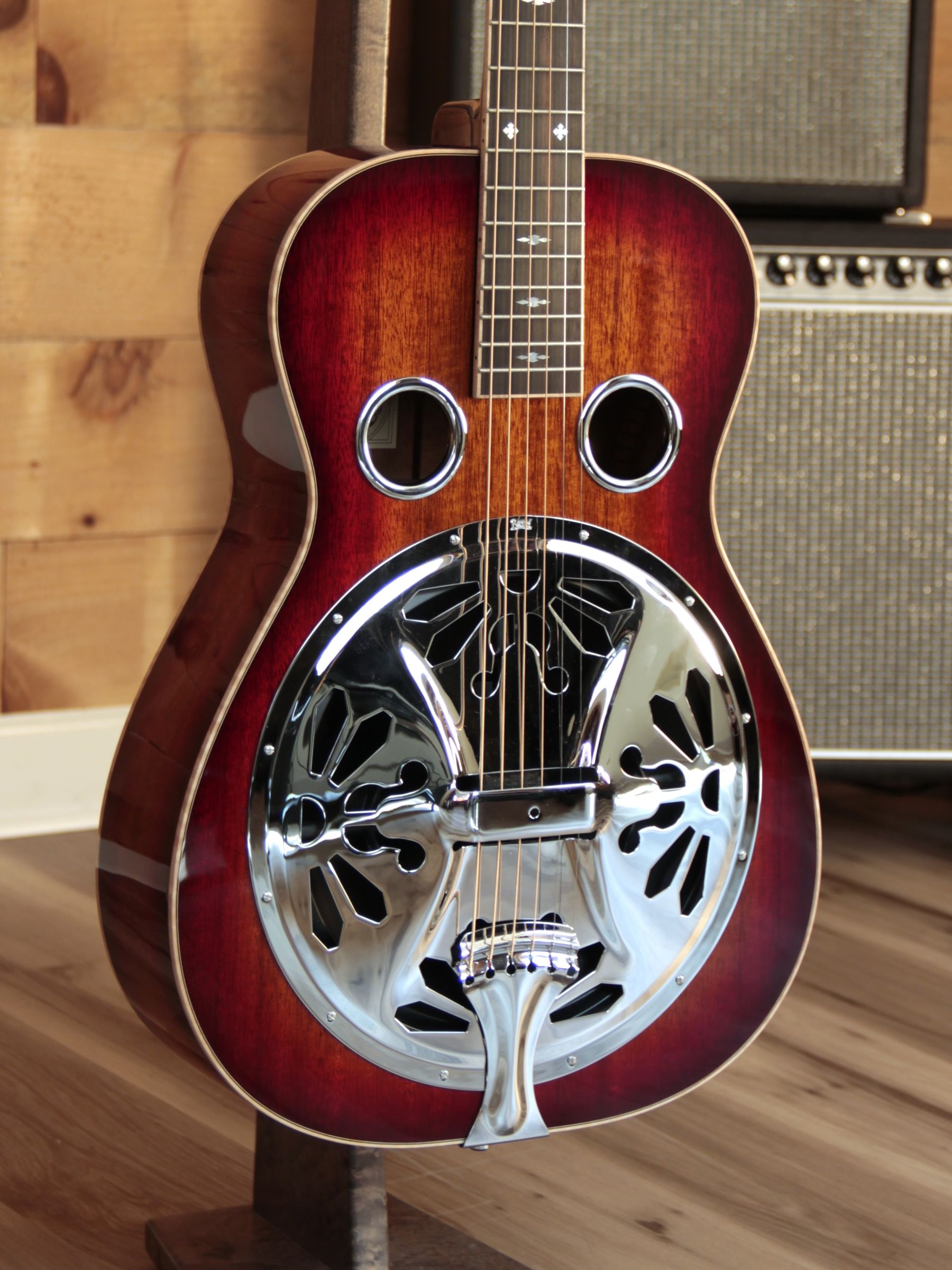 Legacy R roundneck