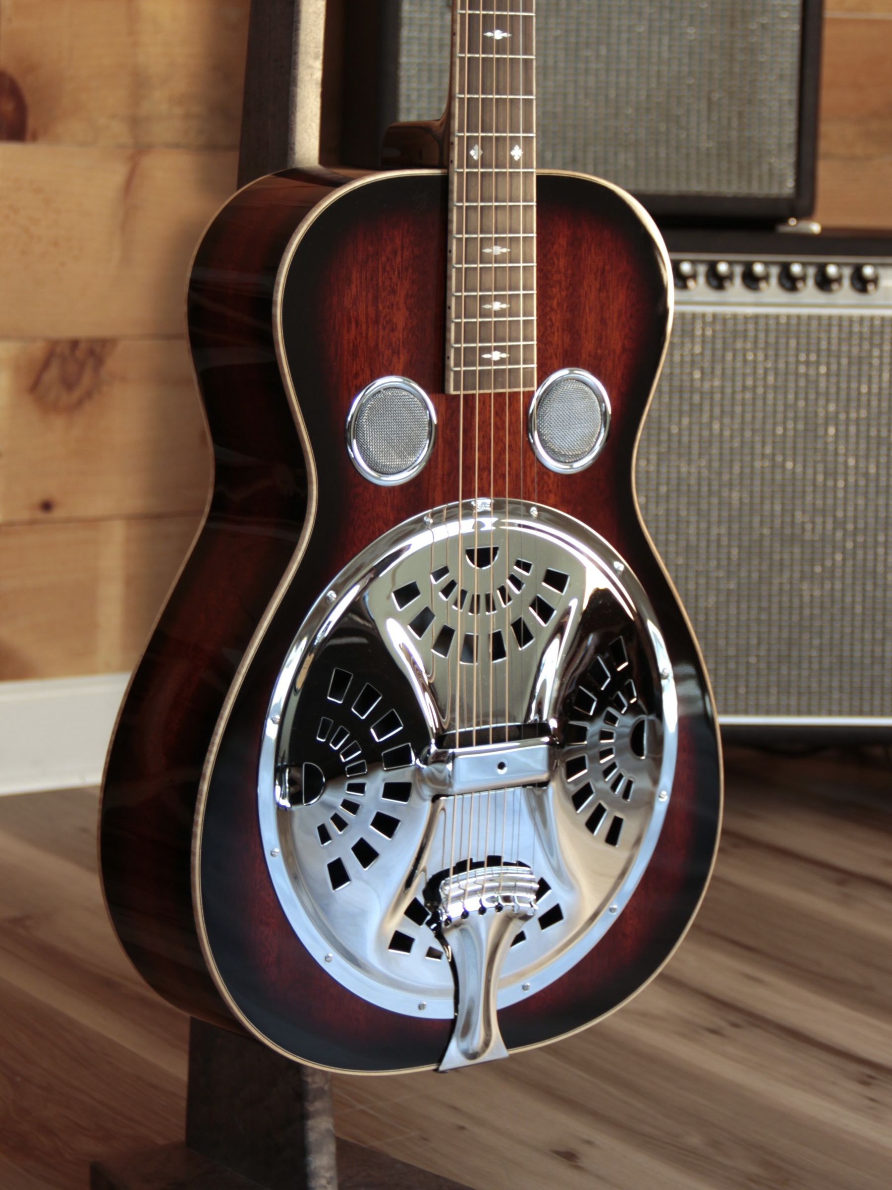 Legacy R roundneck